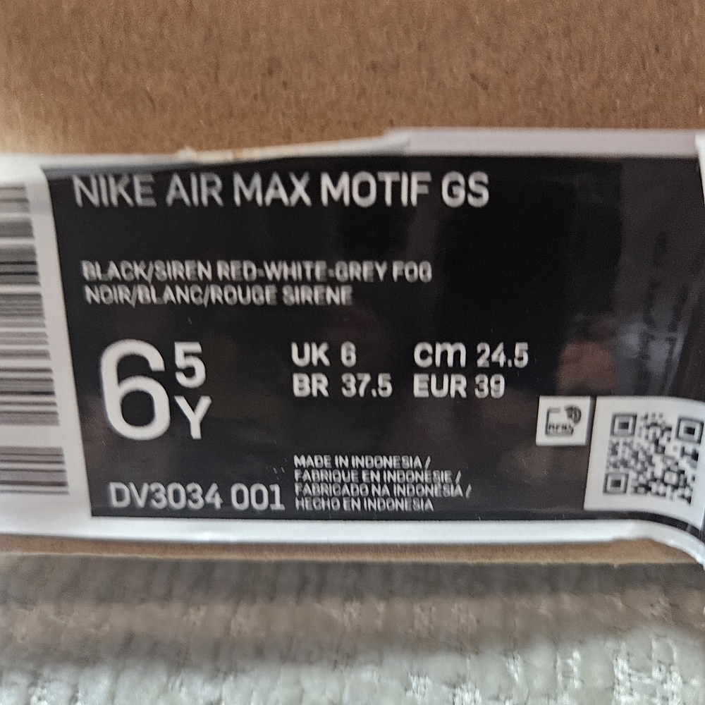 Nike Air Max with Black and Pink Accents - Picture 8 of 8